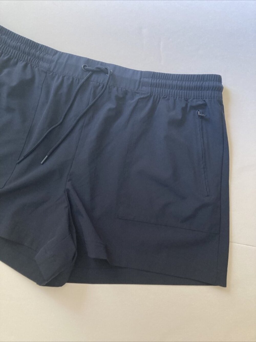 Lou & Grey Woman’s Blue Thin Performance Shorts Size 2XL - Picture 3 of 5